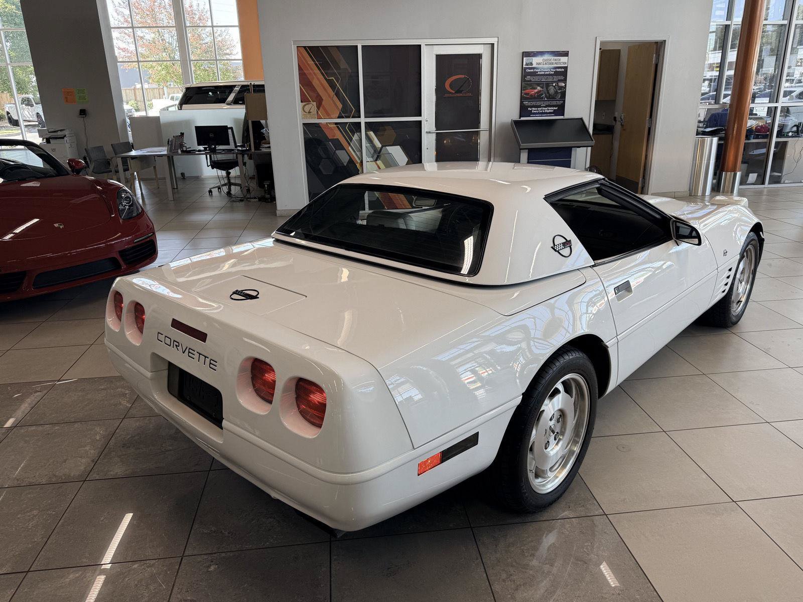 Used 1993 Chevrolet Corvette Convertible RWD image 7