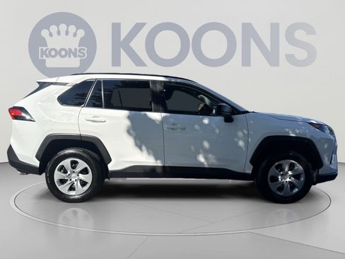 Used 2021 Toyota RAV4 LE FWD image 8