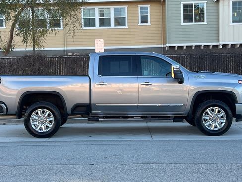 Used 2025 Chevrolet Silverado 2500 High Country w/ High Country Premium Package image 3