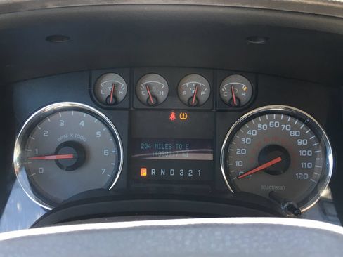 Used 2010 Ford F150 XLT RWD image 2