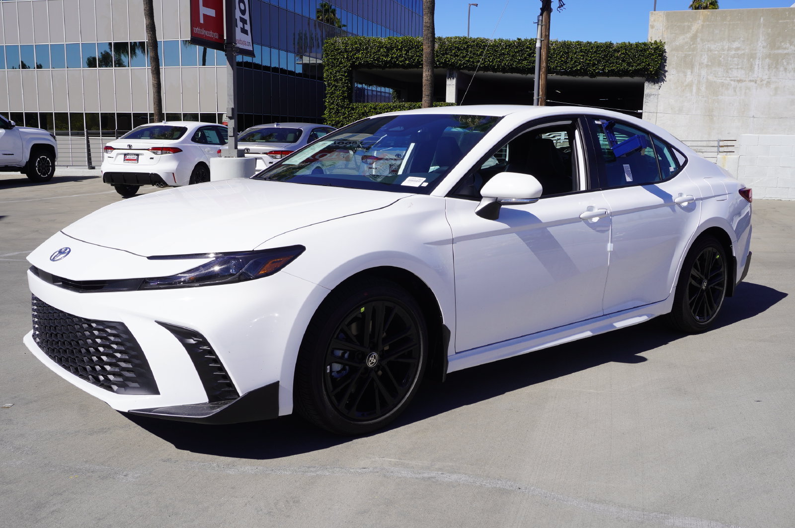 Used 2026 Toyota Camry SE FWD image 4