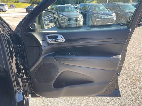 Used 2021 Jeep Grand Cherokee Laredo X AWD/4WD image 33