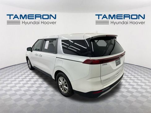 Used 2024 Kia Carnival LX FWD image 3