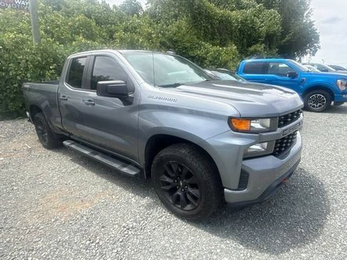 Used 2020 Chevrolet Silverado 1500 Custom w/ Custom Value Package AWD/4WD image 9