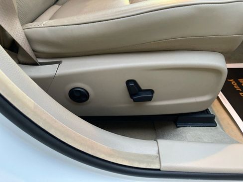 Used 2013 Chrysler 300 C w/ Light Group image 39