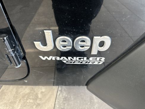 Used 2018 Jeep Wrangler Unlimited Sport image 6