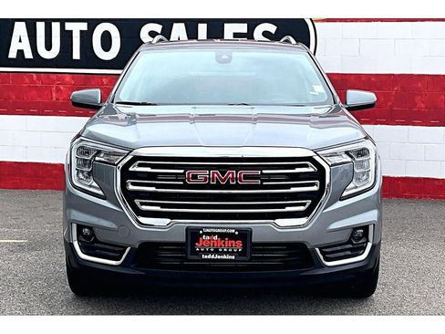 Used 2024 GMC Terrain SLT AWD/4WD image 3