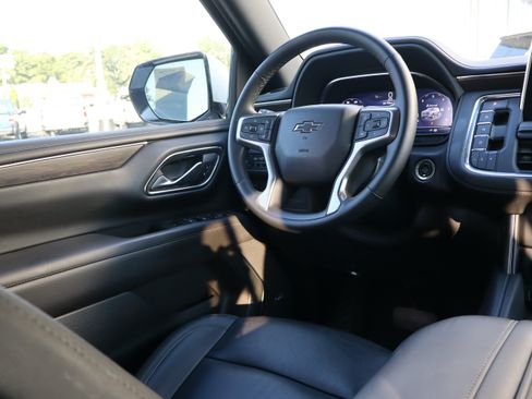 Used 2023 Chevrolet Tahoe Z71 w/ Luxury Package AWD/4WD image 16