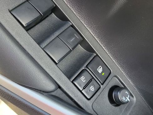 Used 2026 Toyota Corolla Cross LE FWD image 13