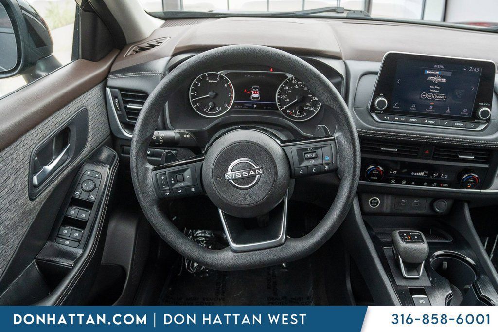 Used 2023 Nissan Rogue SV FWD image 5