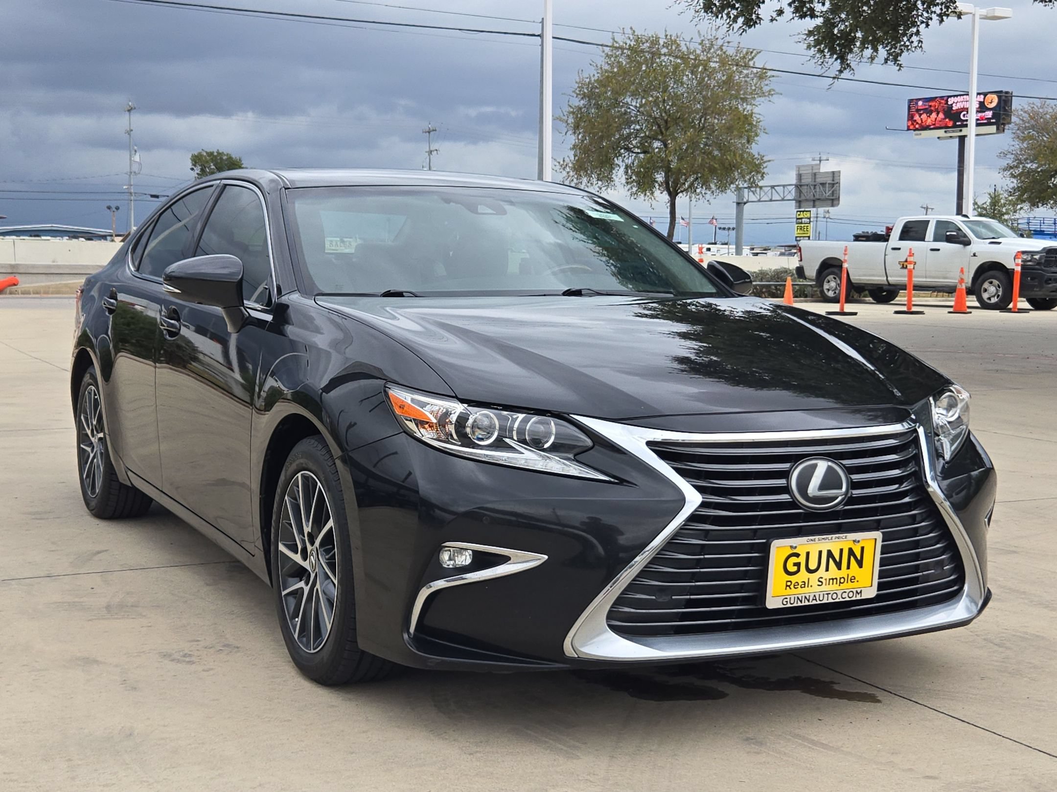 Used 2018 Lexus ES 350 w/ Luxury Package w/Wood Trim FWD image 1