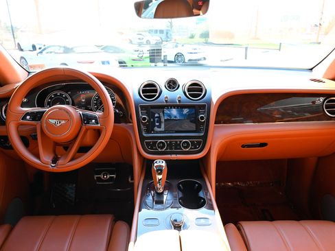 Used 2019 Bentley Bentayga AWD/4WD image 40