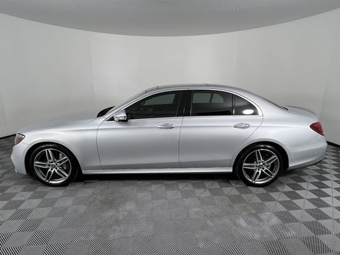 Certified 2019 Mercedes-Benz E 300 4MATIC image 9