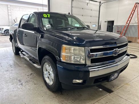 Used 2007 Chevrolet Silverado 1500 LT w/ 1LT Convenience Package AWD/4WD image 3