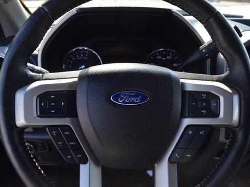 Certified 2019 Ford F250 Lariat w/ Chrome Package image 11