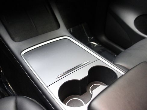 Used 2022 Tesla Model Y Performance image 34