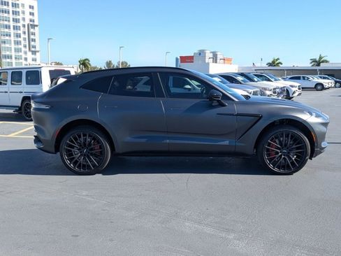 Used 2022 Aston Martin DBX image 4