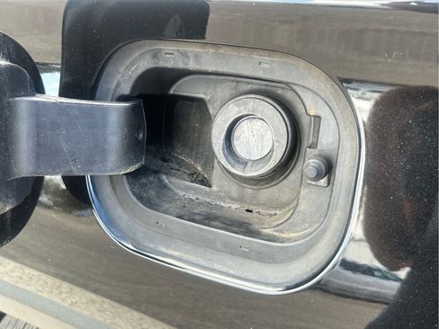 Used 2022 Chevrolet Traverse LT image 15