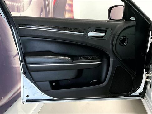 Used 2011 Chrysler 300 Limited image 25