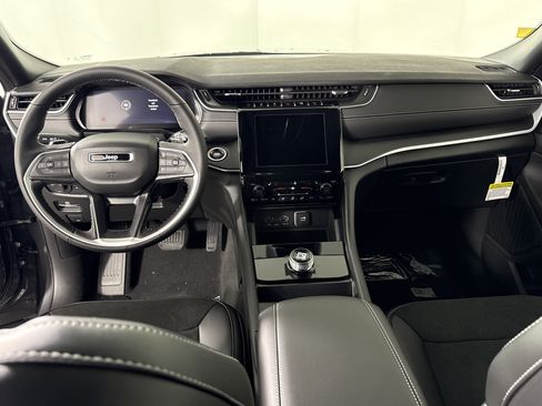 New 2025 Jeep Grand Cherokee L Altitude image 15