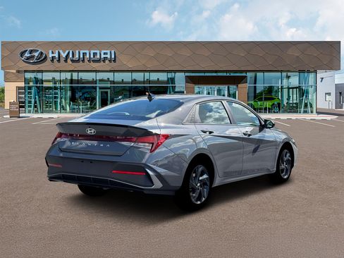New 2026 Hyundai Elantra SEL Sport FWD image 7