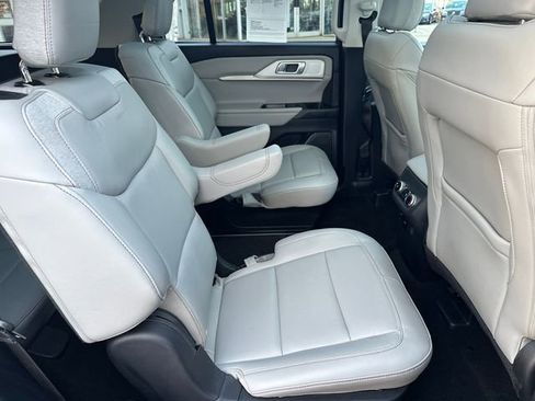 Used 2025 Ford Explorer Active w/ Active Comfort Package image 28