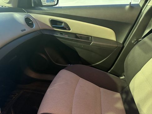 Used 2013 Chevrolet Cruze LS image 14