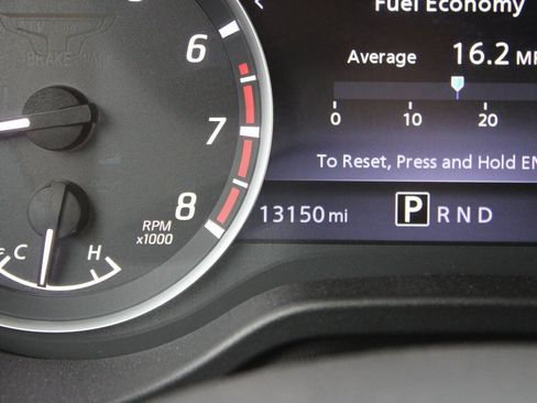 Used 2024 Nissan Titan SV w/ SV Convenience Package image 10