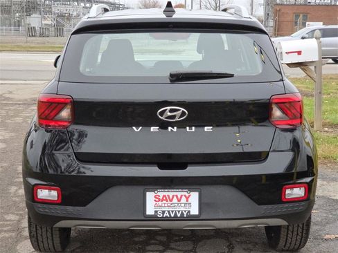 Used 2021 Hyundai Venue SEL w/ Cargo Package image 11