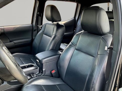 Used 2022 Toyota Tacoma TRD Sport w/ TRD Premium Sport Package image 21