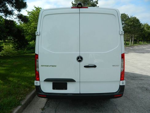 Used 2022 Mercedes-Benz Sprinter 1500 image 8