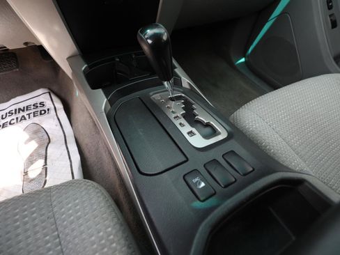 Used 2005 Toyota 4Runner SR5 AWD/4WD image 17