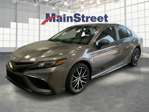 Used 2023 Toyota Camry SE image 1