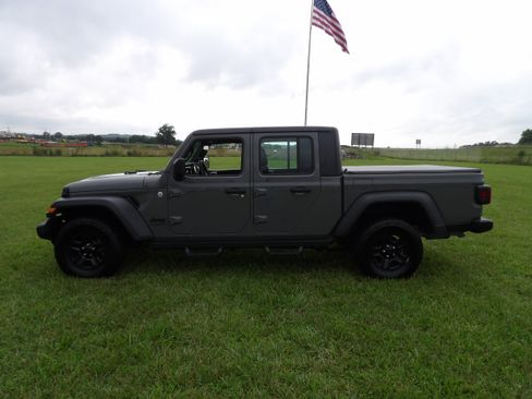 Used 2021 Jeep Gladiator Sport AWD/4WD image 2