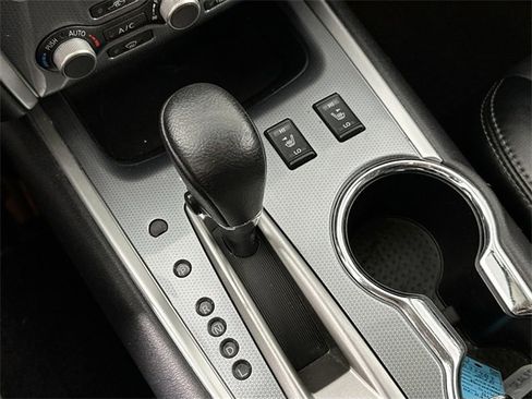 Used 2018 Nissan Pathfinder SL image 15