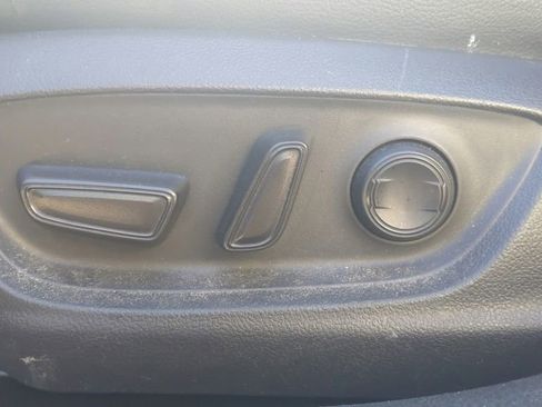 Used 2022 Toyota Camry SE FWD image 17