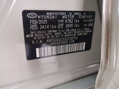 Used 2025 Genesis G70 2.5T RWD image 32