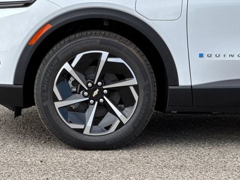 New 2026 Chevrolet Equinox EV LT FWD image 25