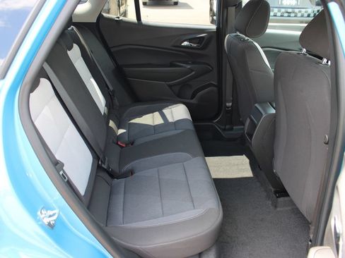 Certified 2025 Chevrolet Trax LS FWD image 35