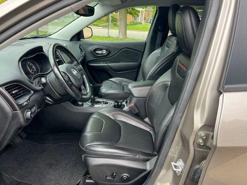 Used 2020 Jeep Cherokee Trailhawk w/ Cold Weather Group AWD/4WD image 4