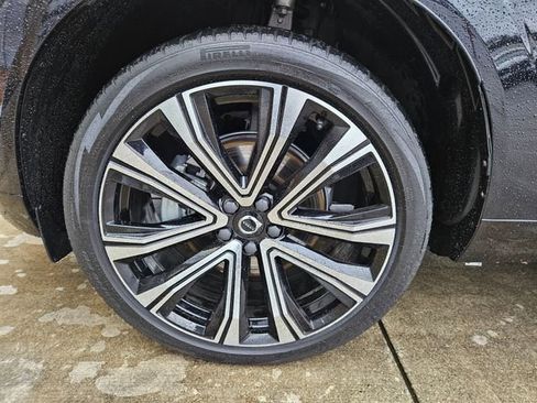 Used 2023 Volvo XC60 B5 Ultimate w/ Protection Package Premier image 9