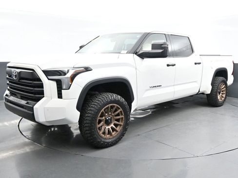 Used 2022 Toyota Tundra SR5 image 3