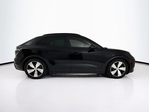 Used 2025 Porsche Macan Electric RWD image 8