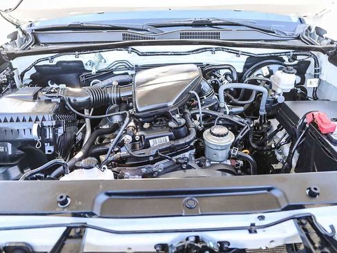 Certified 2018 Toyota Tacoma SR image 31