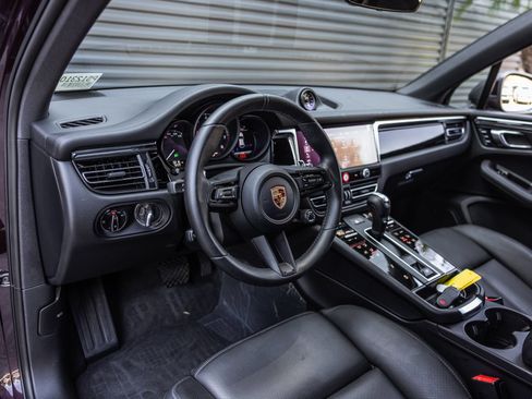 Certified 2026 Porsche Macan Turbo AWD/4WD image 4
