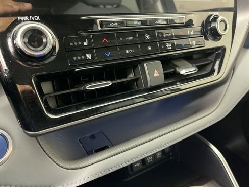 Used 2021 Toyota Highlander Limited image 34