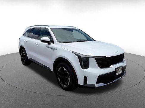 Used 2024 Kia Sorento S FWD image 3