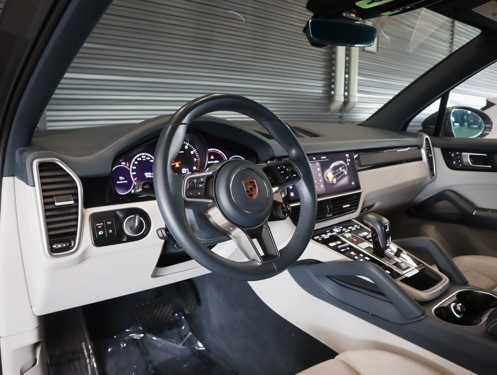 Certified 2023 Porsche Cayenne AWD/4WD image 4