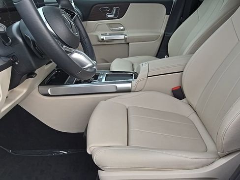 New 2025 Mercedes-Benz GLB 250 4MATIC image 11