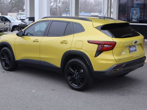 Certified 2024 Chevrolet Trax ACTIV w/ Sunroof Package image 8